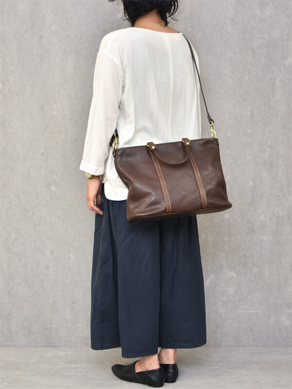ビジネスバッグとしても使えるファスナー式の2wayトートバッグ / 革鞄