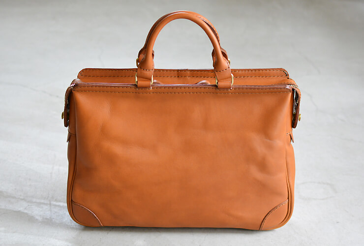 どんな仕事にもフィットする二本手ファスナービジネスバッグ / 革鞄の