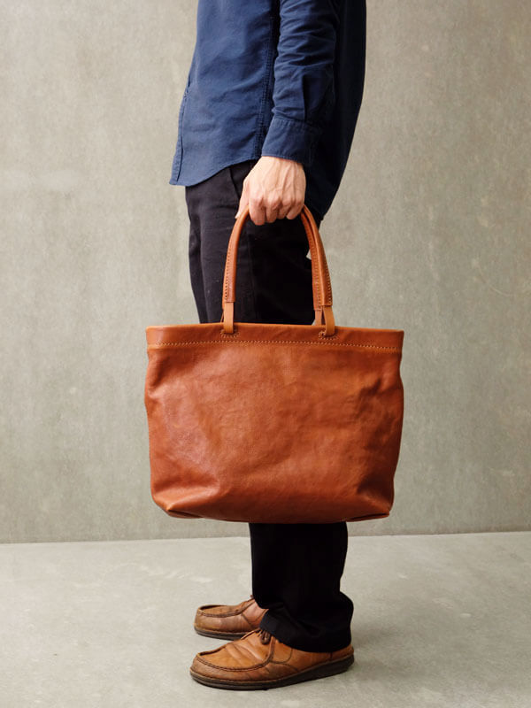 A4ファイル対応で仕事にも使えるファスナー肩掛けトート / 革鞄のHERZ