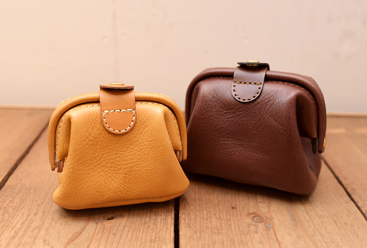 ポテっとした形が可愛らしいソフトレザーのガマ口ポーチ / 革鞄のHERZ