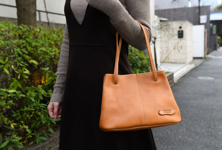 ショルダーにもなる本革のレディーストートバッグ / 革鞄のHERZ(ヘルツ