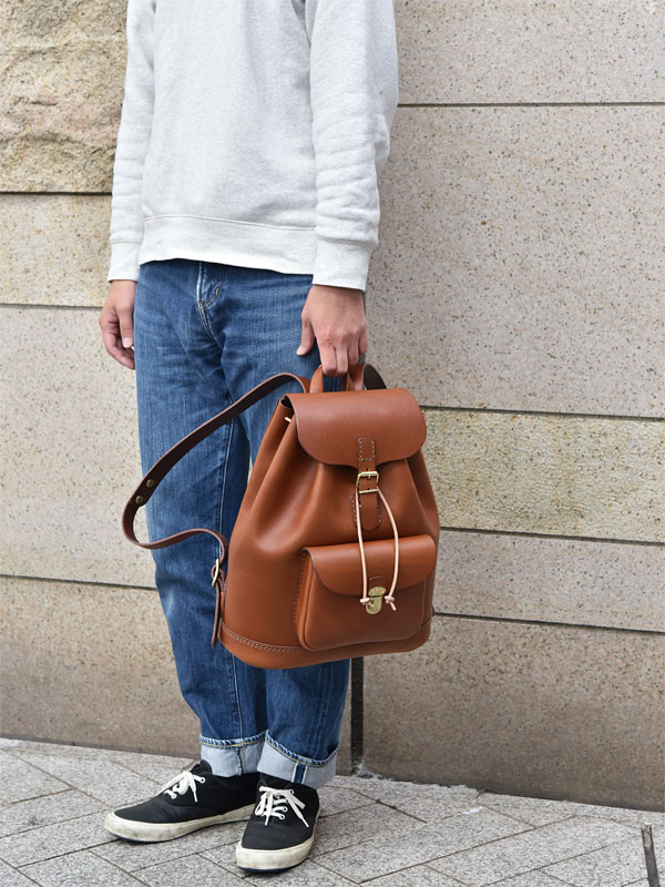 リュックの原型ともいえるスタンダードなレザーリュック / 革鞄のHERZ