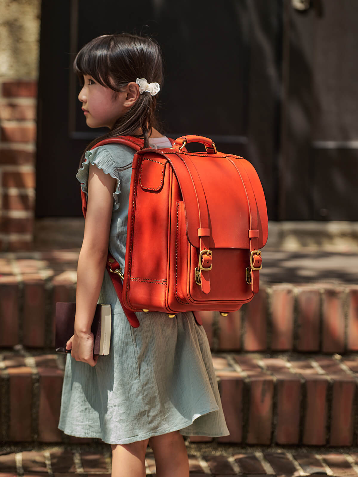 大人も背負える本革の縦型ランドセルはHERZでも一番人気 / 革鞄のHERZ