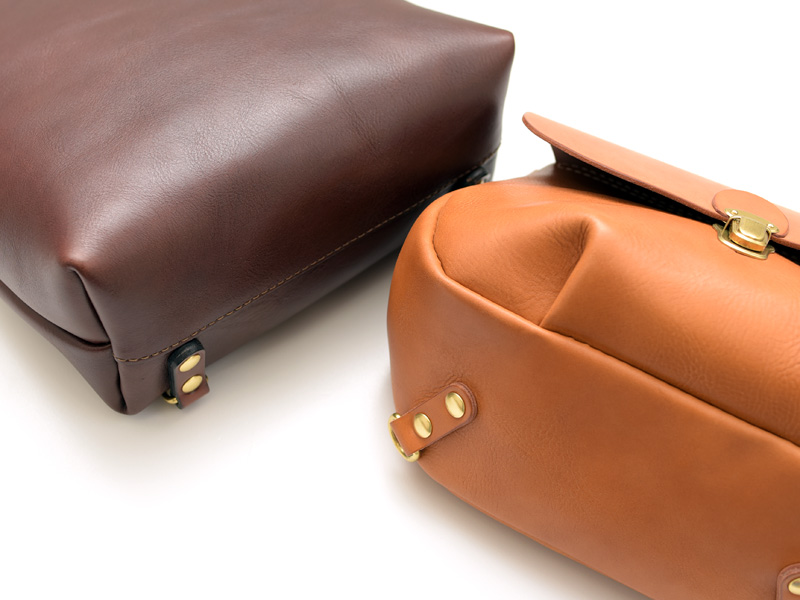 休日のお出かけに最適な棒屋根の本革レディースミニリュック / 革鞄の