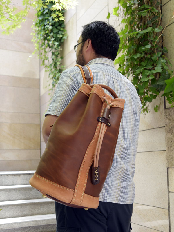 より丈夫にというテーマで作った豪快な総革ボンサック / 革鞄のHERZ