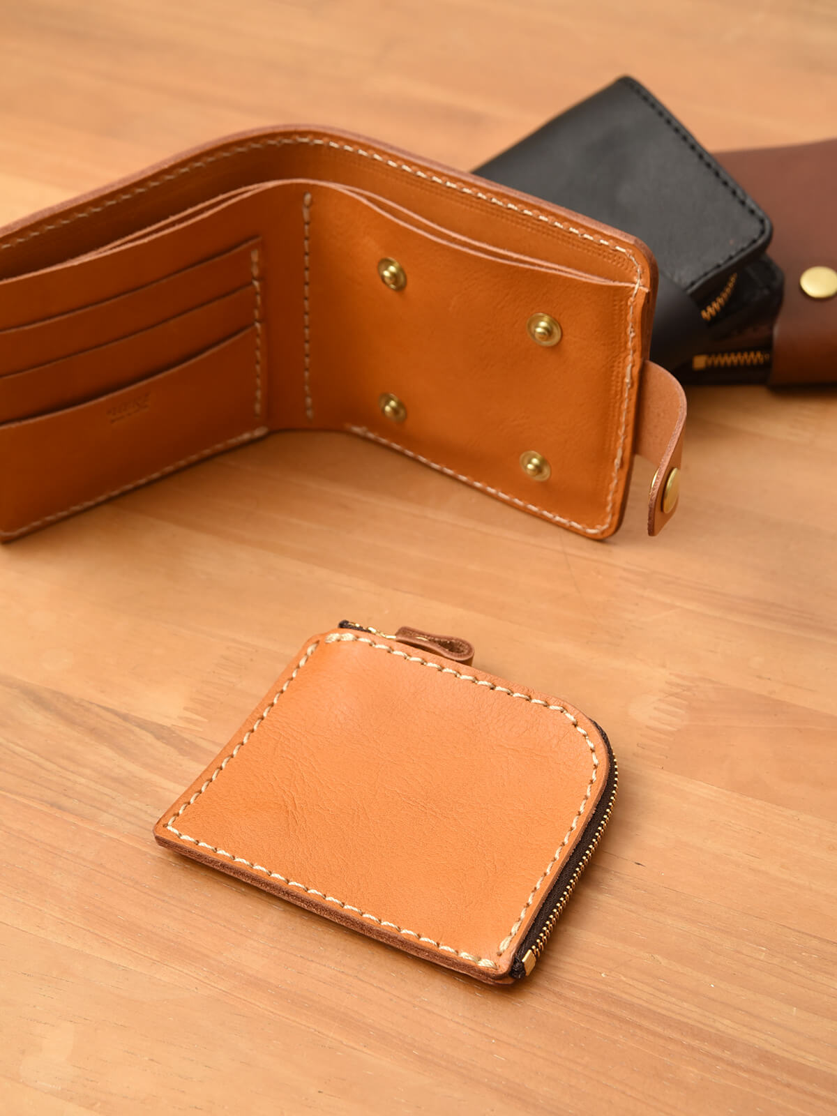 コインケースが脱着できるユニークな二つ折り財布 / 革鞄のHERZ(ヘルツ