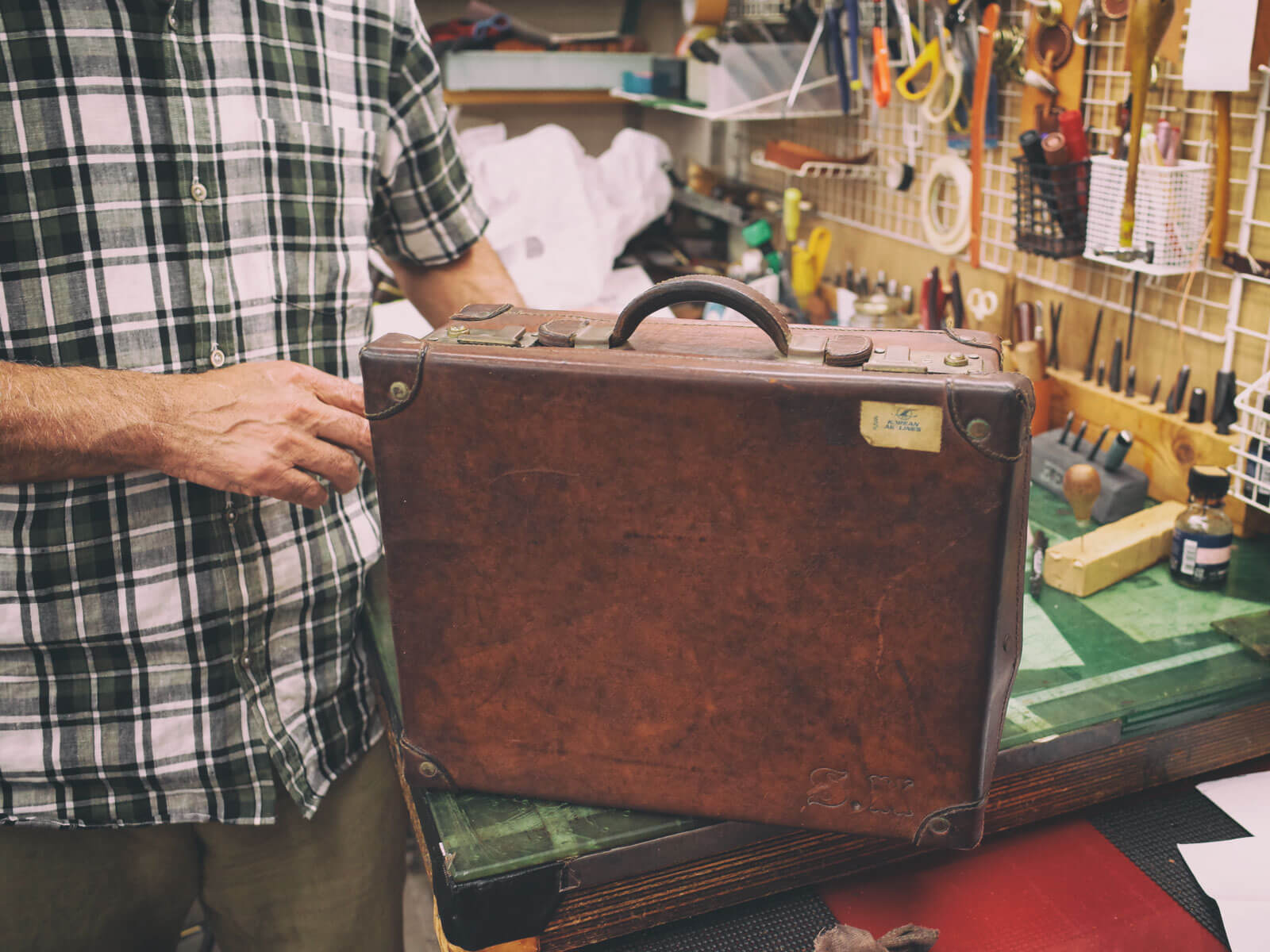 40年前に作ったトランク、作り手の元へ里帰り｜革鞄・革小物のHERZ公式通販