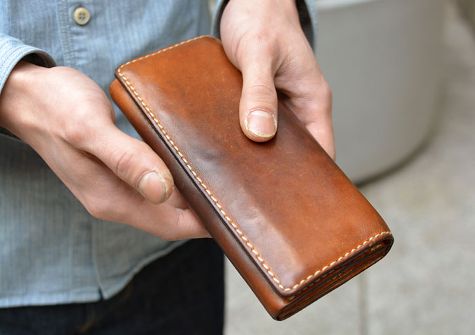 革の経年変化を楽しむ。ヌメ革エイジングで自分だけの鞄を作る