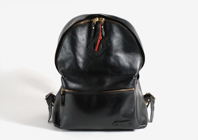 ヘルツオンラインスタッフ：斎藤愛用「デイパック」｜革鞄・革小物の