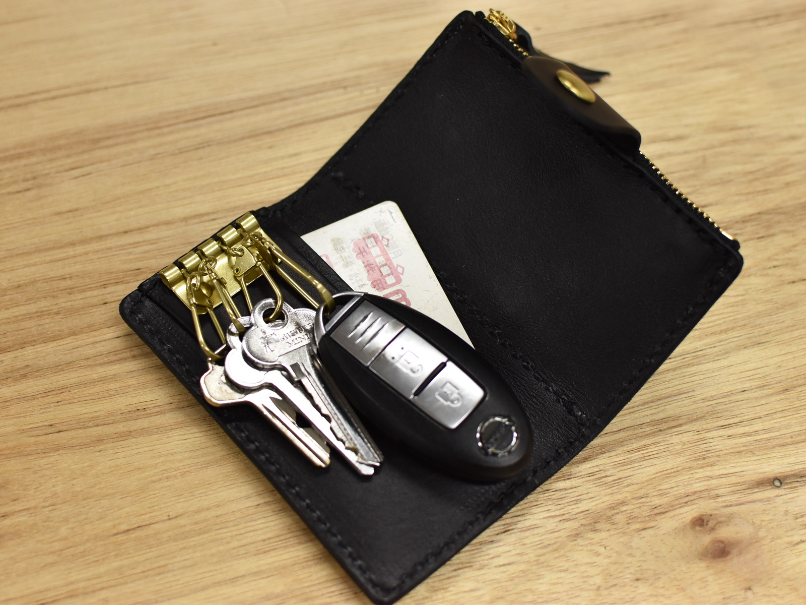実践！スマートキーが収納できるキーケース｜革鞄・革小物のHERZ公式通販