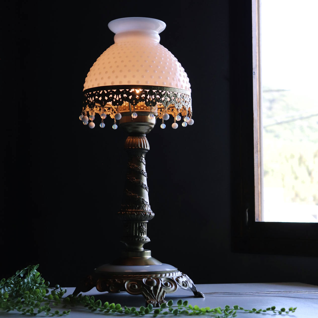 USAヴィンテージホブネイルミルクガラステーブルライト｜ヴィクトリア