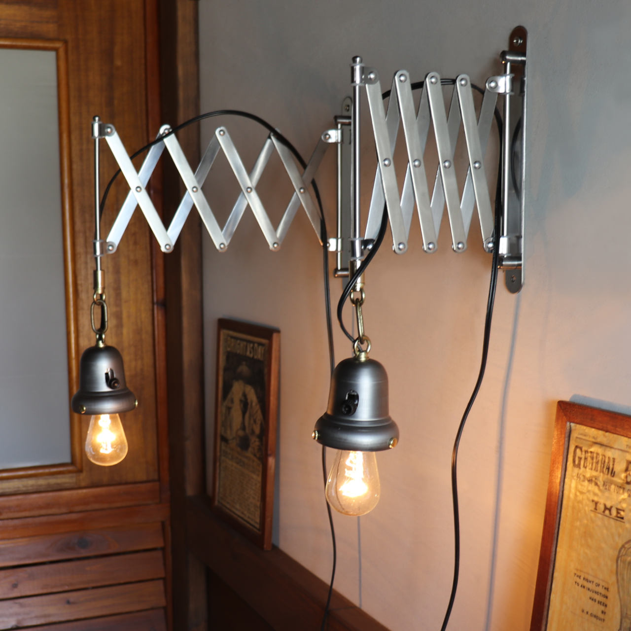 インダストリアルシザーアーム鉄製ベル型カップ付ブラケットライト