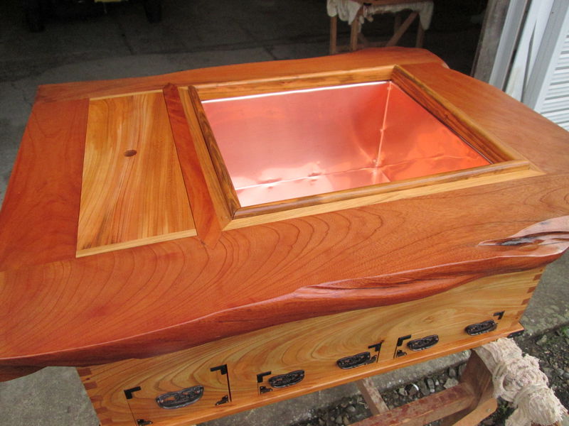 ケヤキ長火鉢とヒノキの四角火鉢が出来ました。ご希望の皆さんぜひ参考