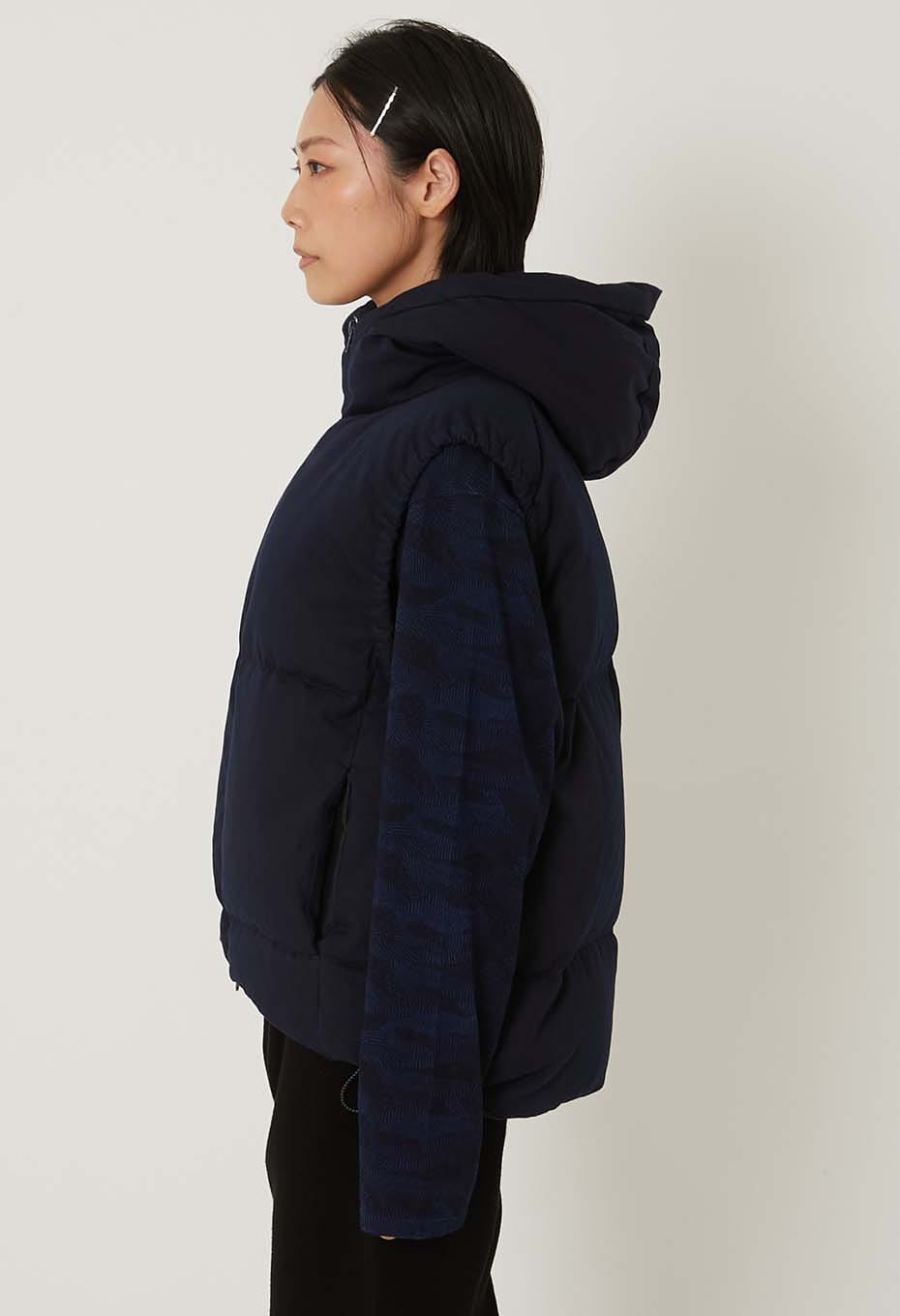 インディゴナイロンサテン リサイクルダウン フードベスト | BLUE BLUE