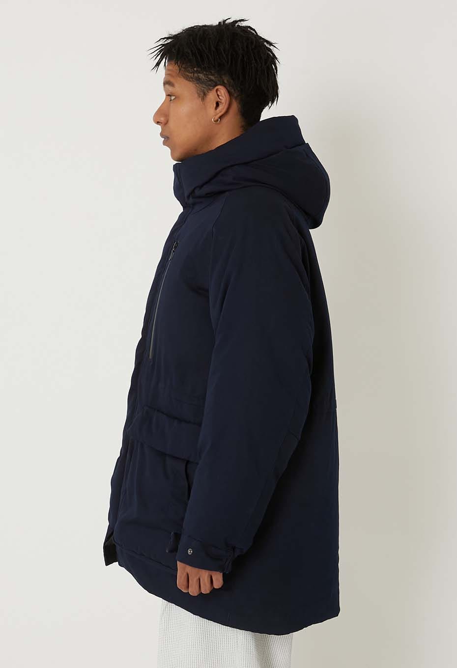 インディゴナイロンサテン リサイクルダウン ジャケット | BLUE BLUE