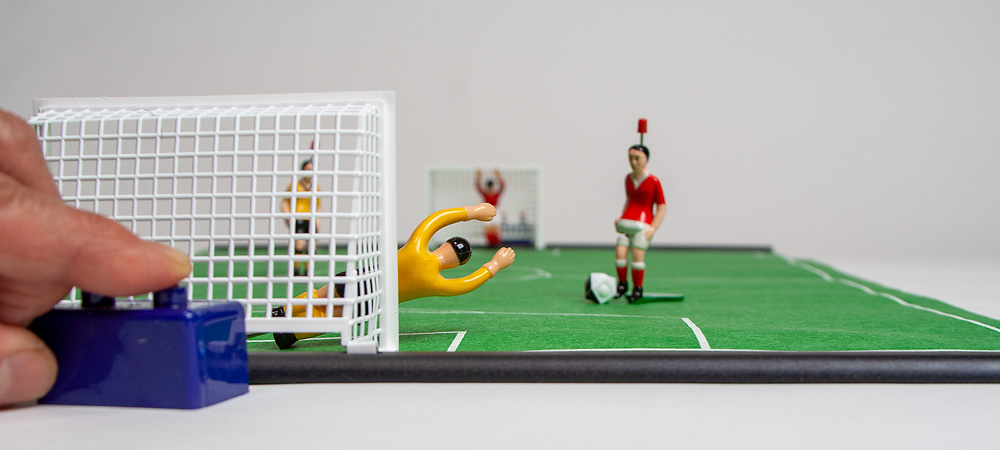 ドイツで100年の歴史を持つサッカーゲーム：おもちゃ：百町森