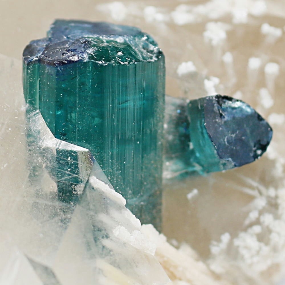 希少]インディゴブルートルマリン結晶原石/水晶共生（インディゴライト