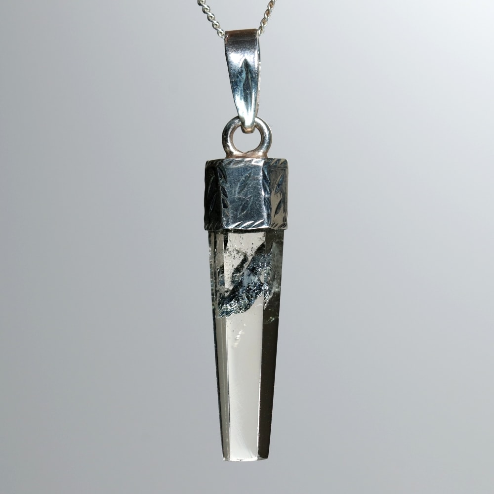 スティブナイトインクォーツペンダントトップ/ほんのりシトリン