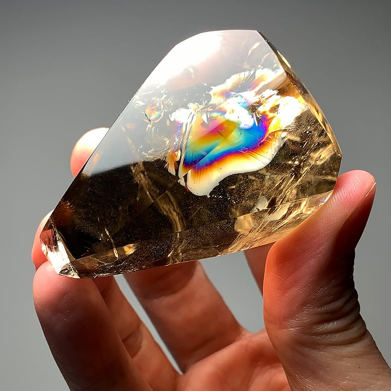 マダガスカル産]レインボー水晶フリーフォーム/アイリスクォーツ磨き