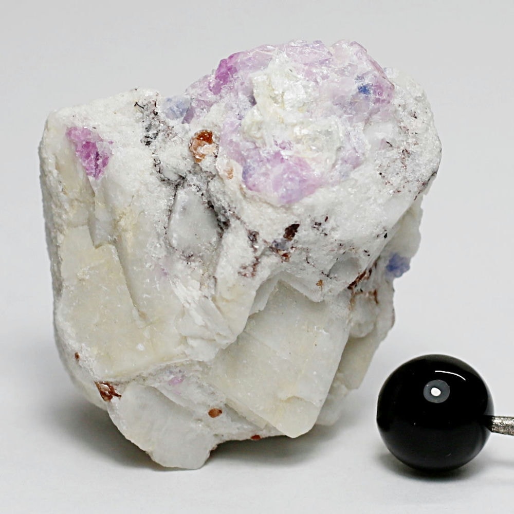 ガネッシュヒマール産]ヒマラヤルビーサファイア結晶付き原石