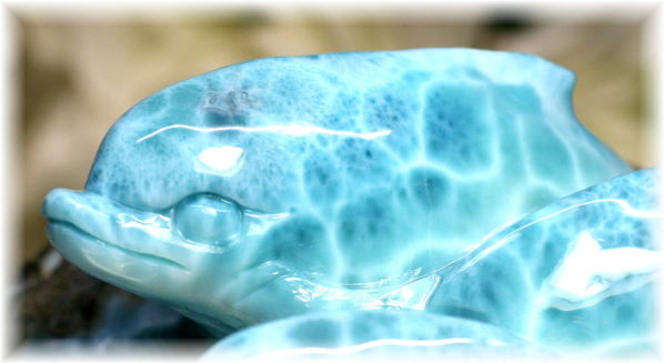 ドミニカ産]ラリマー彫刻イルカ - 埼玉県吉川市の天然石専門店・水晶