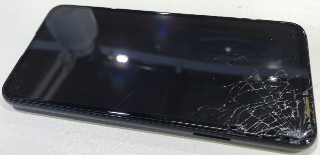 Pixel4a 画面割れ修理 | スマホ修理ならiCracked