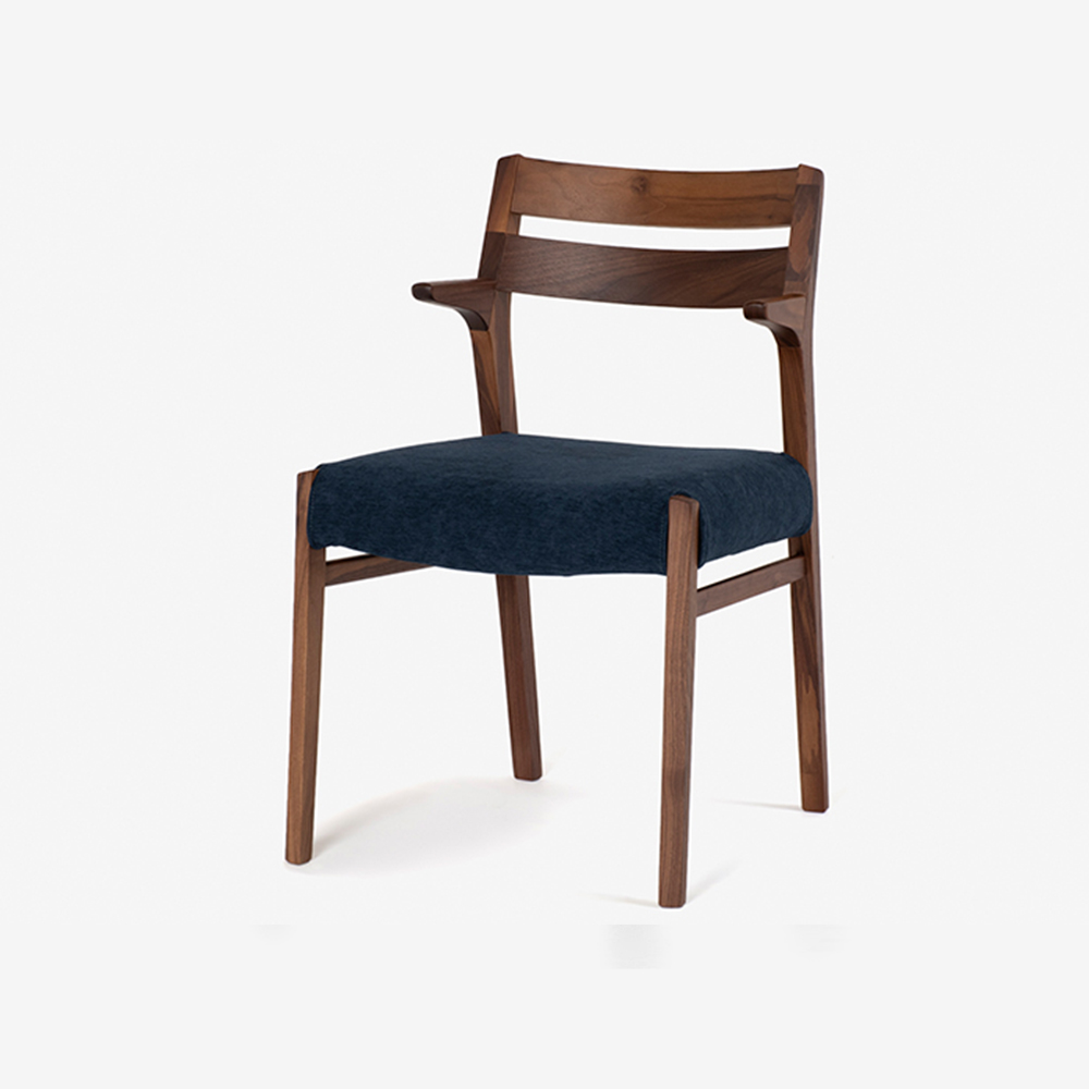 ダイニングチェア（半肘付き）「シネマ」ウォールナット材/PVC