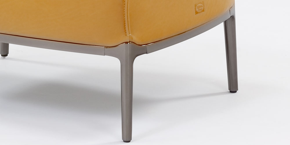 PoltronaFrau（ポルトローナ・フラウ）スツール「アーチボルド」革