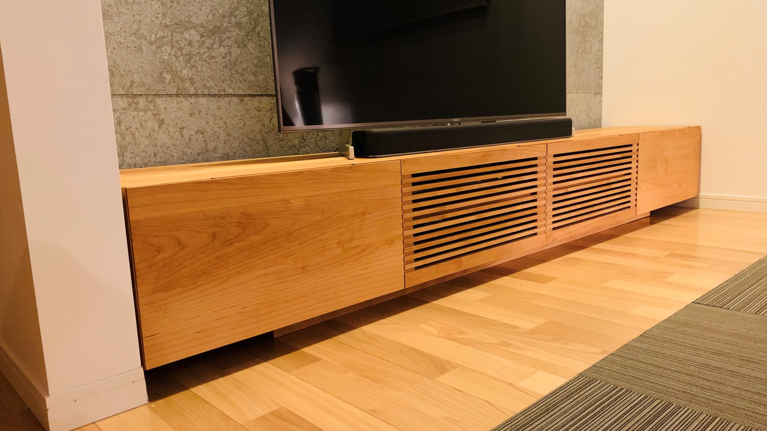 スリット入りHAKOテレビボード(完成版)｜ikususu FURNITURE｜無垢材