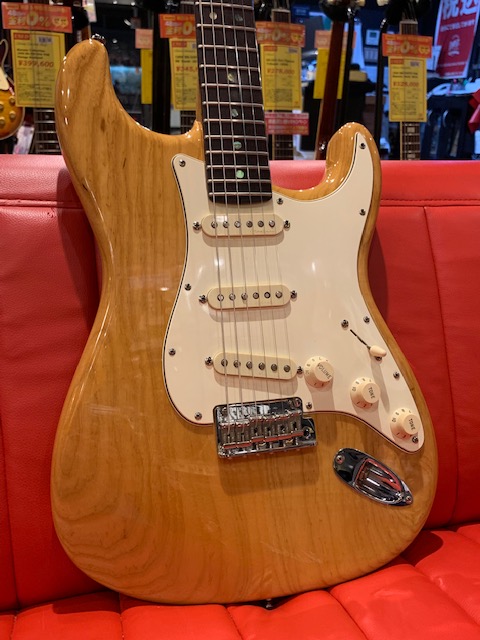 本日入荷のUsed Fender Guitar『Classic Player Stratocaster Natural