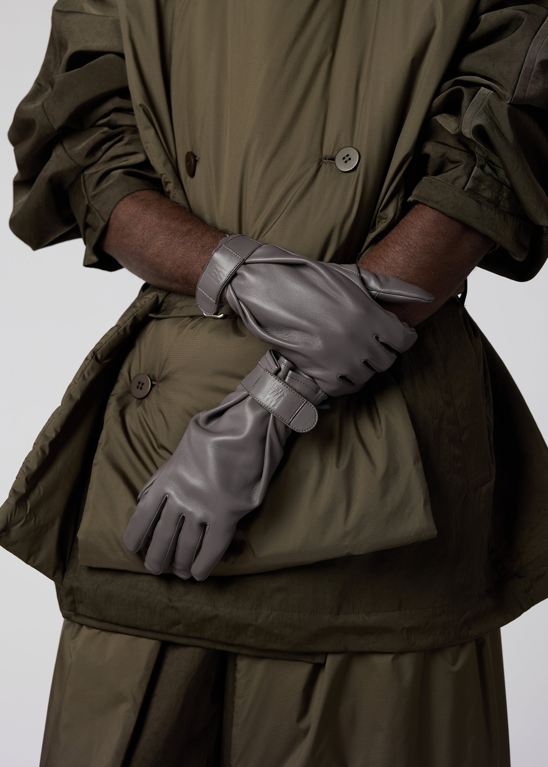 PIGEON GLOVES – isseymiyake.com