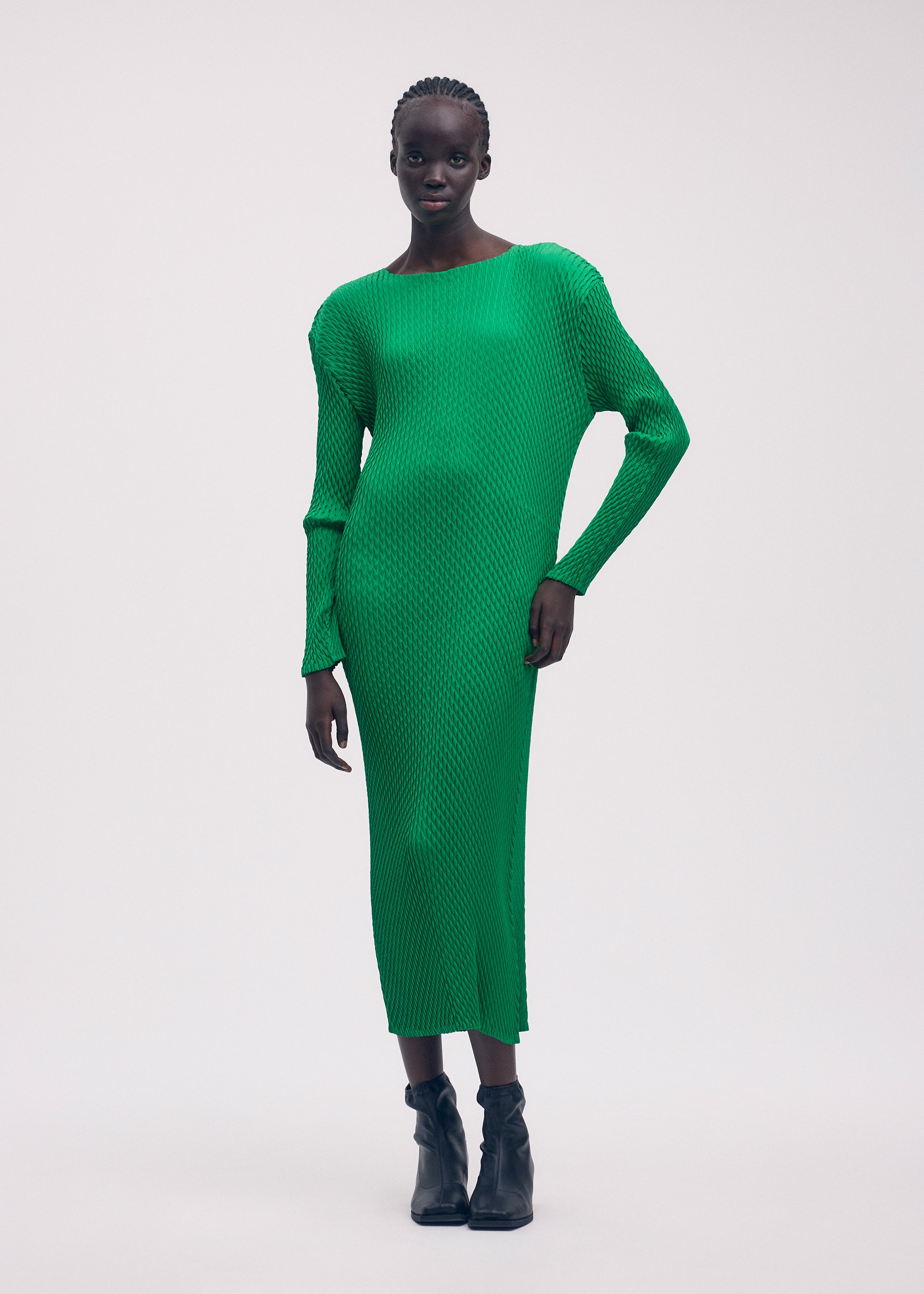 SLEEK PLEATS – isseymiyake.com