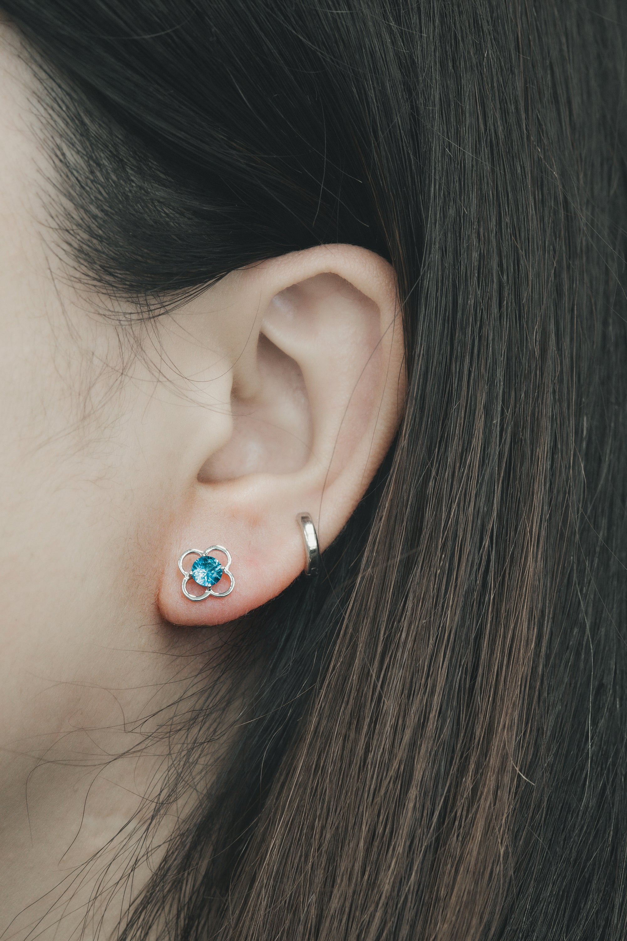 K18WGサファイアピアス 5084B-SAW – iwaiwa jewellery