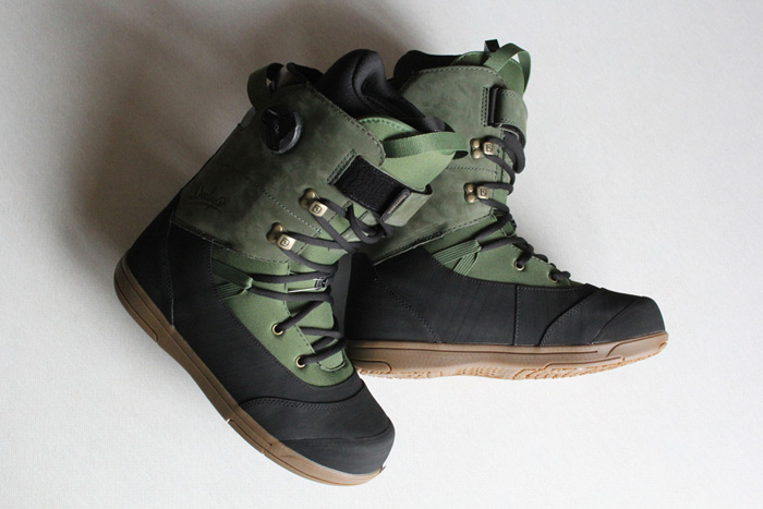 Deeluxe ( ディーラックス ) × AREth (アース) コラボスノーボード