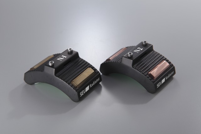 SEV第三世代ラジエターホースにまきつけて自動車の性能を上げる製品。