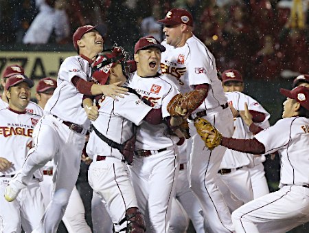 楽天、初の日本一―プロ野球 ＝球団創設9年目の栄冠＝：時事ドットコム