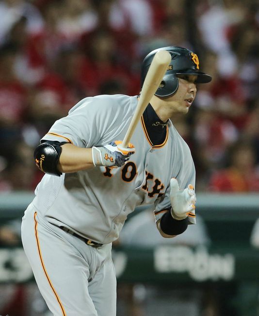 広島戦の9回に右前打を放って史上…：頼れる「慎ちゃん」 阿部慎之助