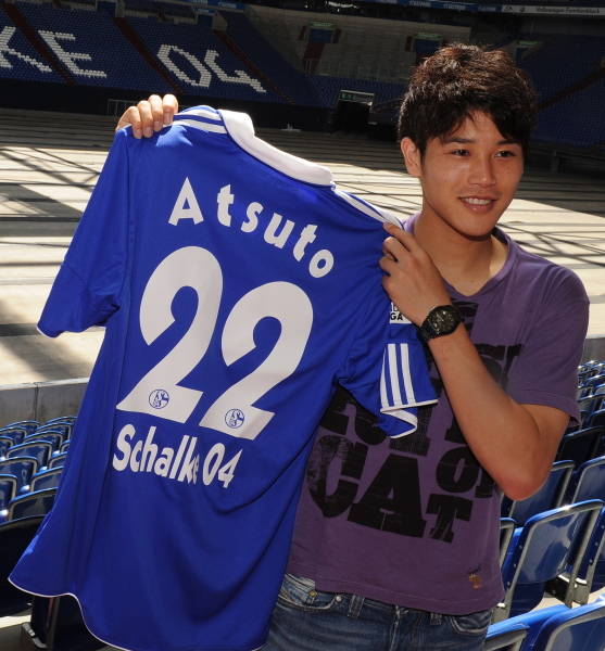 内田篤人（シャルケ）＝2 ドイツ1部リーグのシャ…：欧州のサムライ