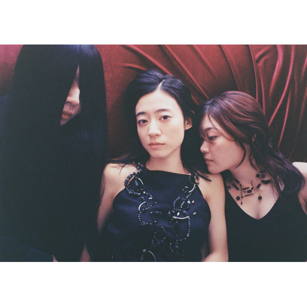 羊文学第4張原創專輯《12 hugs (like butterflies)》＜初回生産限定盤