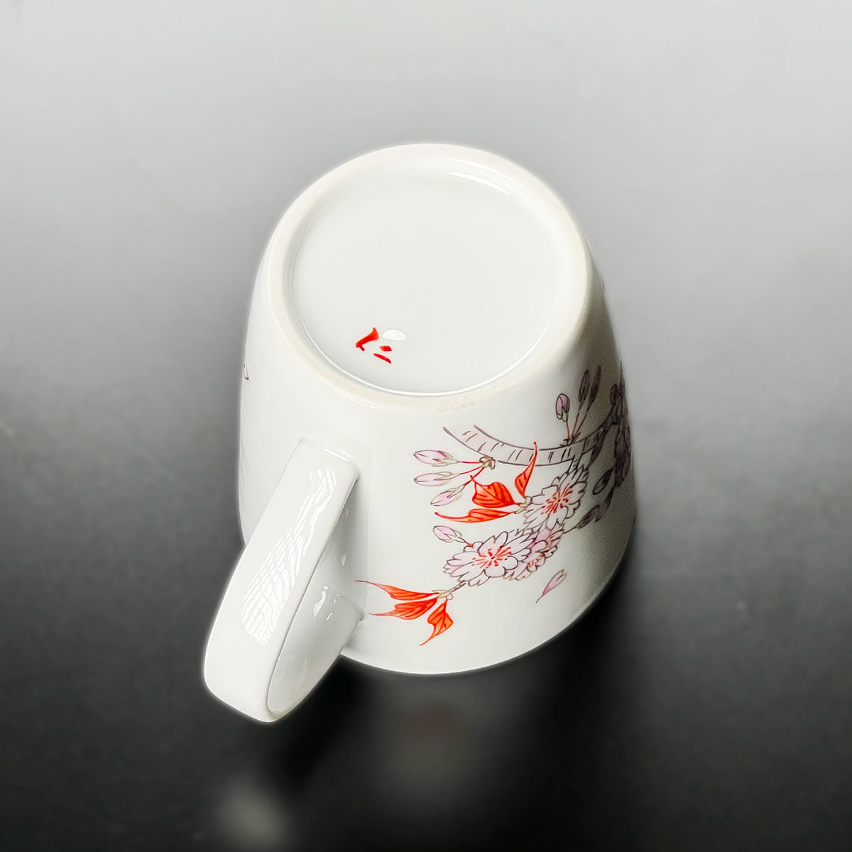 特別企画】有田焼 マグカップ 色絵桜図 - 2025年最新作 -