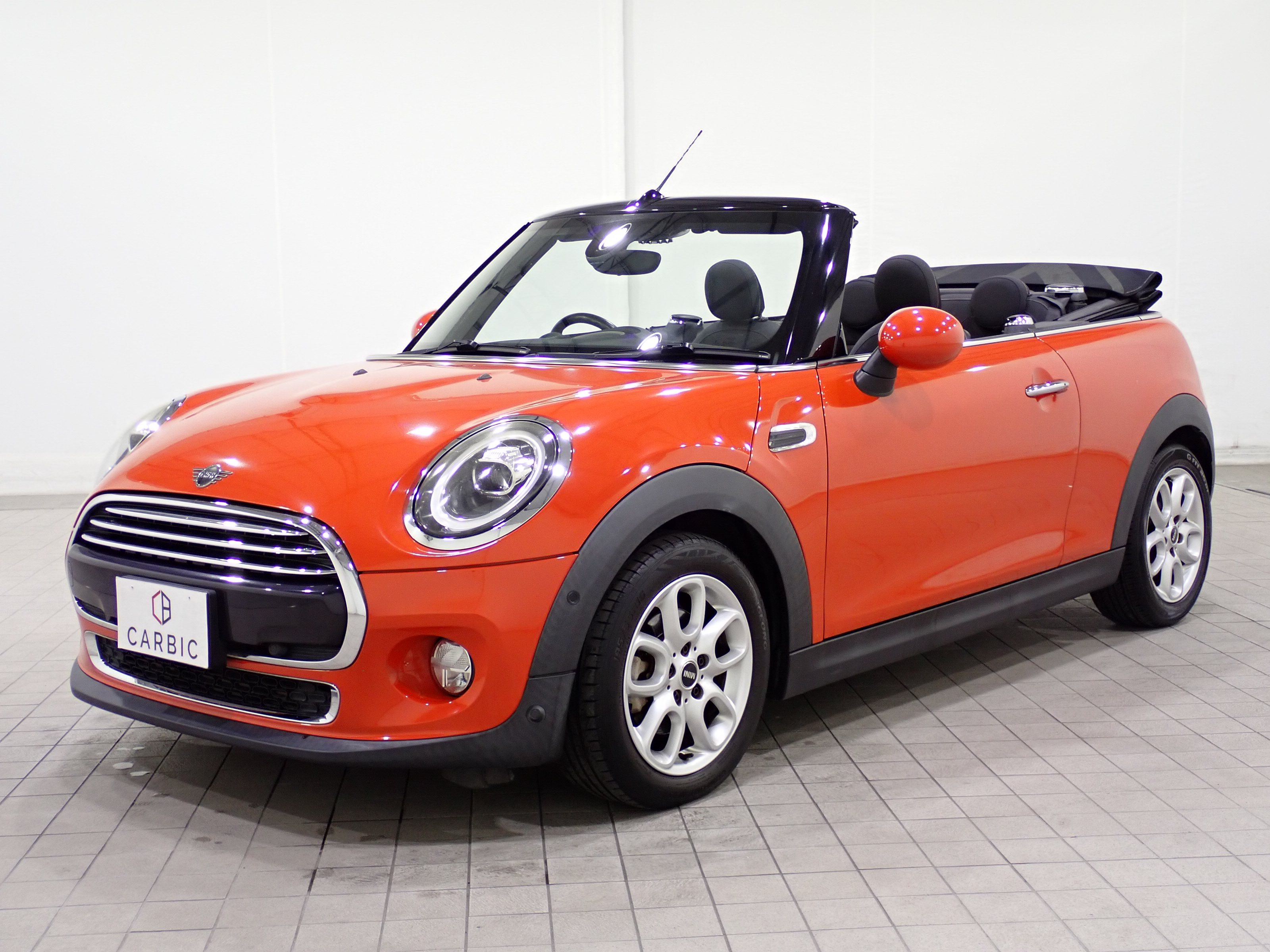 MINIクーパーコンバーチブル スパイスオレンジ / レンタカーなら