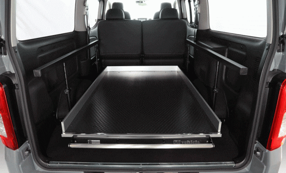 キャラバンで仕事や遊びなどマルチに活躍！スライドフロア専用の