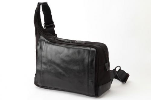 荻窪カメラのさくらや / ARTISAN&ARTIST ボディバッグ型カメラバッグ