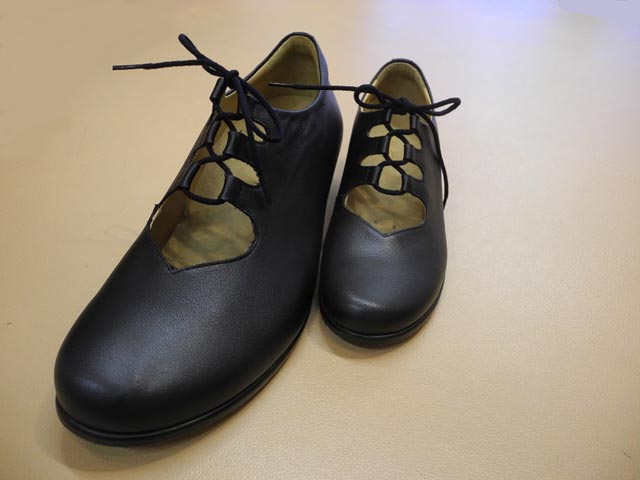 セミオーダーシューズ - 足から健康 応援します オーモチ靴店