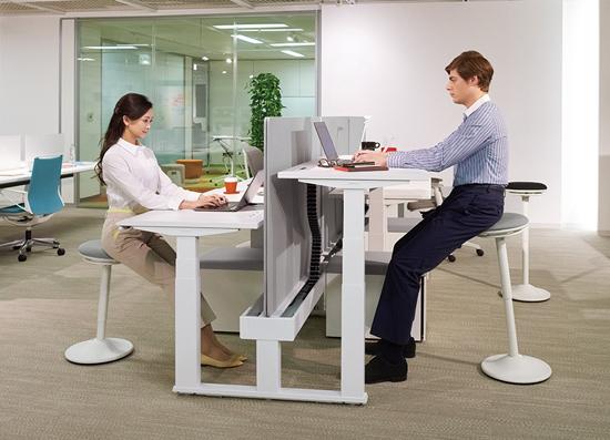 ニュースリリース | ミーティングチェア「pirouetto（ピルエット