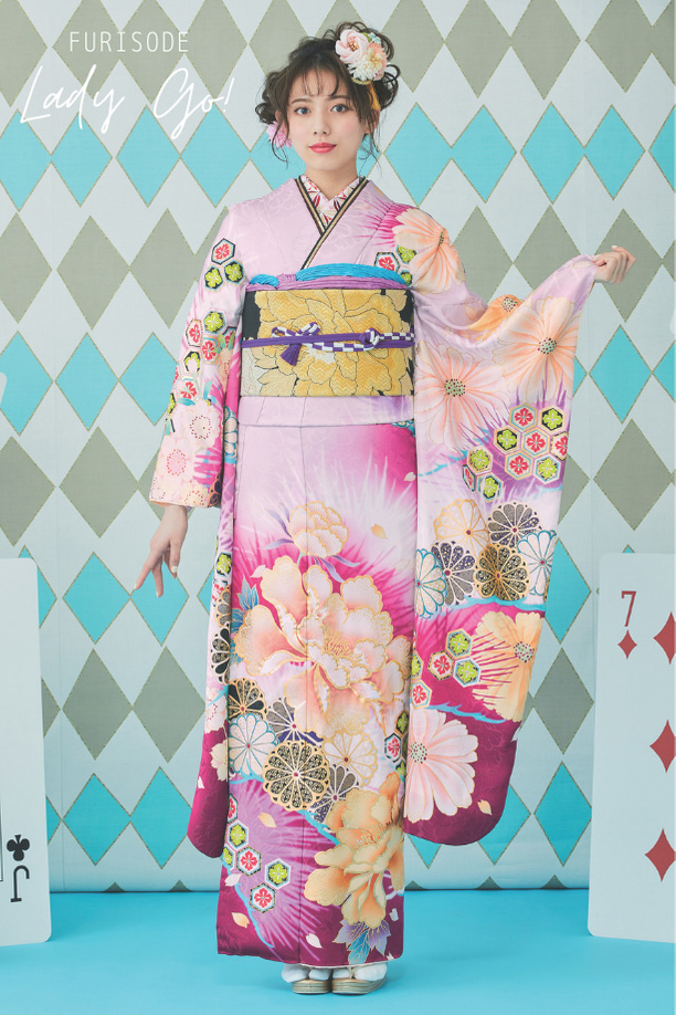 ピンクの濃淡に牡丹柄振袖で魅せる！華やかな成人式スタイル