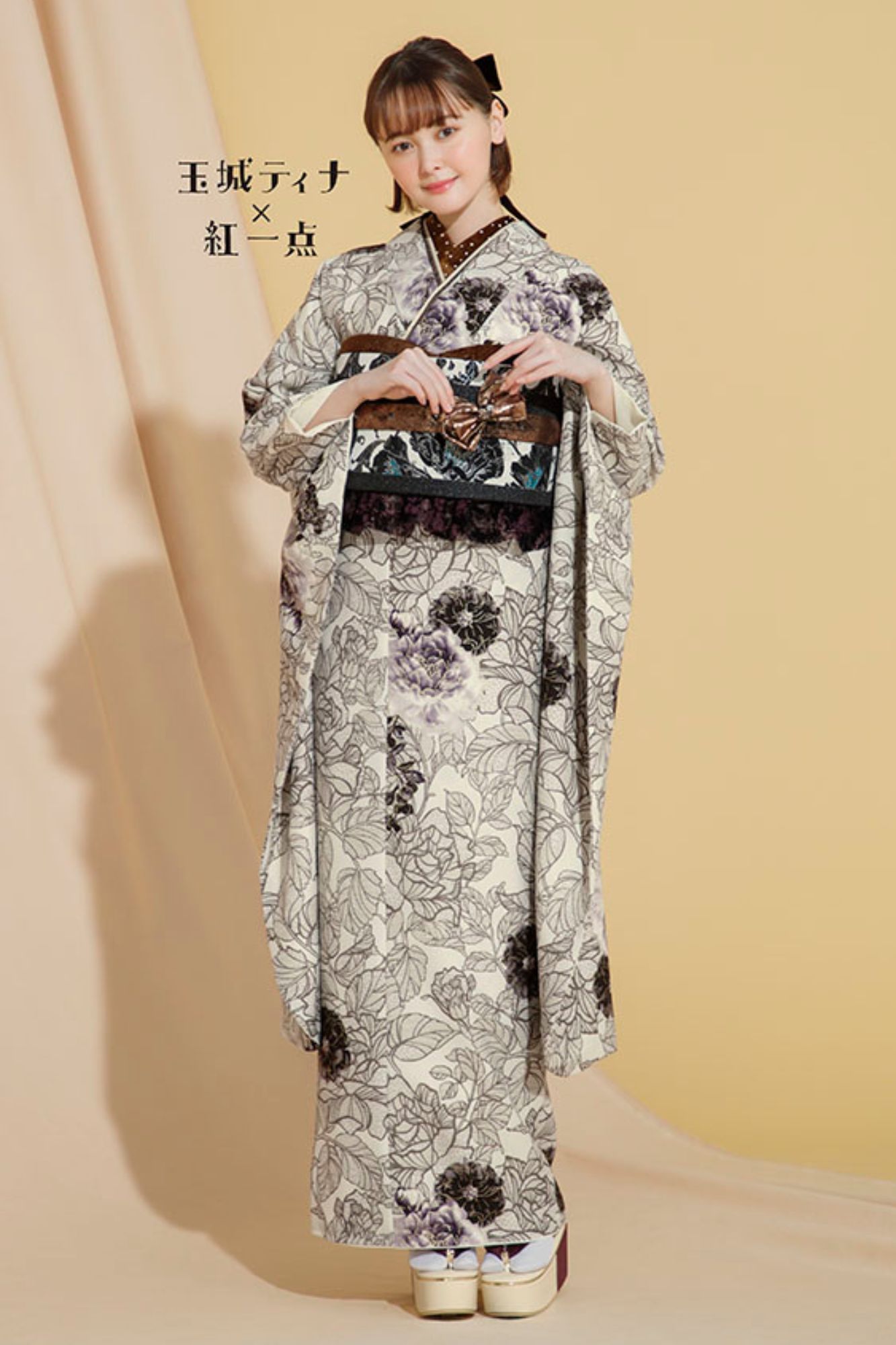 玉城ティナ×紅一点 ベージュ×白の大人可愛いシンプル振袖｜ベロア