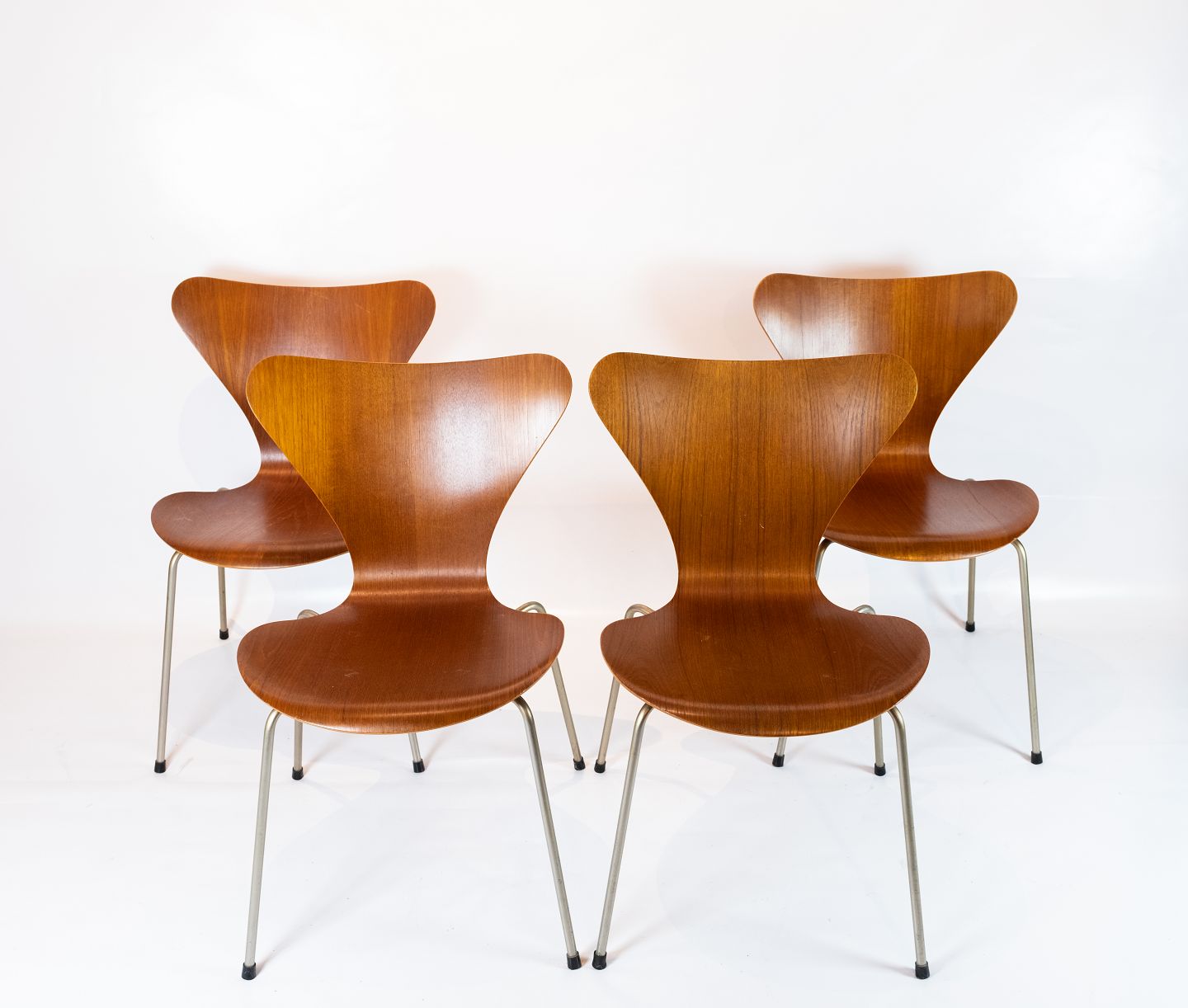 Set of Four Seven Chairs - Model 3107 - Teak - Arne Jacobsen