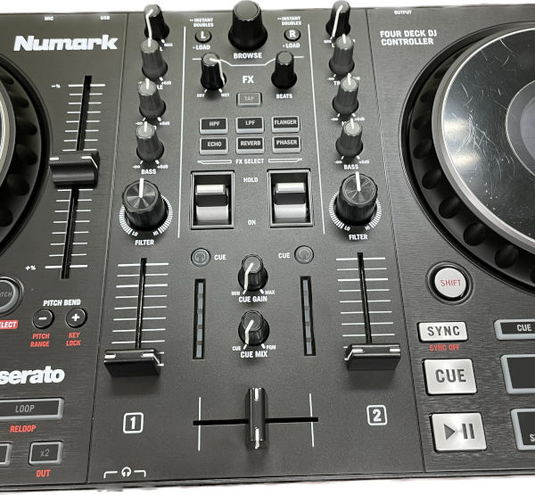 中古品のNumark PCDJコントローラーMIXTRACK PLATINUM FXのご紹介です！