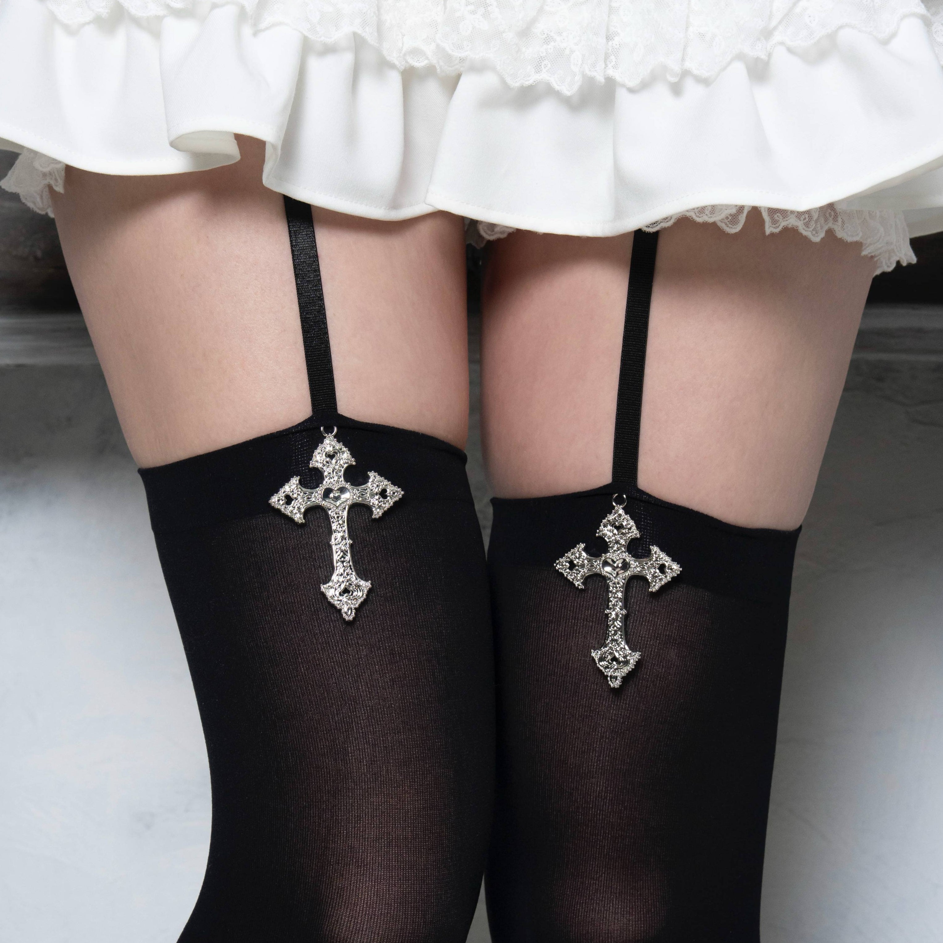 mine》クロスガーターベルトニーハイソックス- LAFARY ONLINE